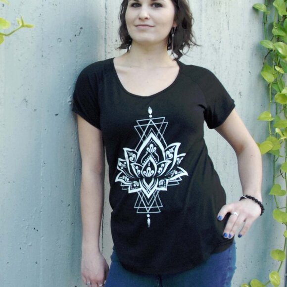 LOTUS Tee - tencel and organic cotton top - Picture 7 of 9